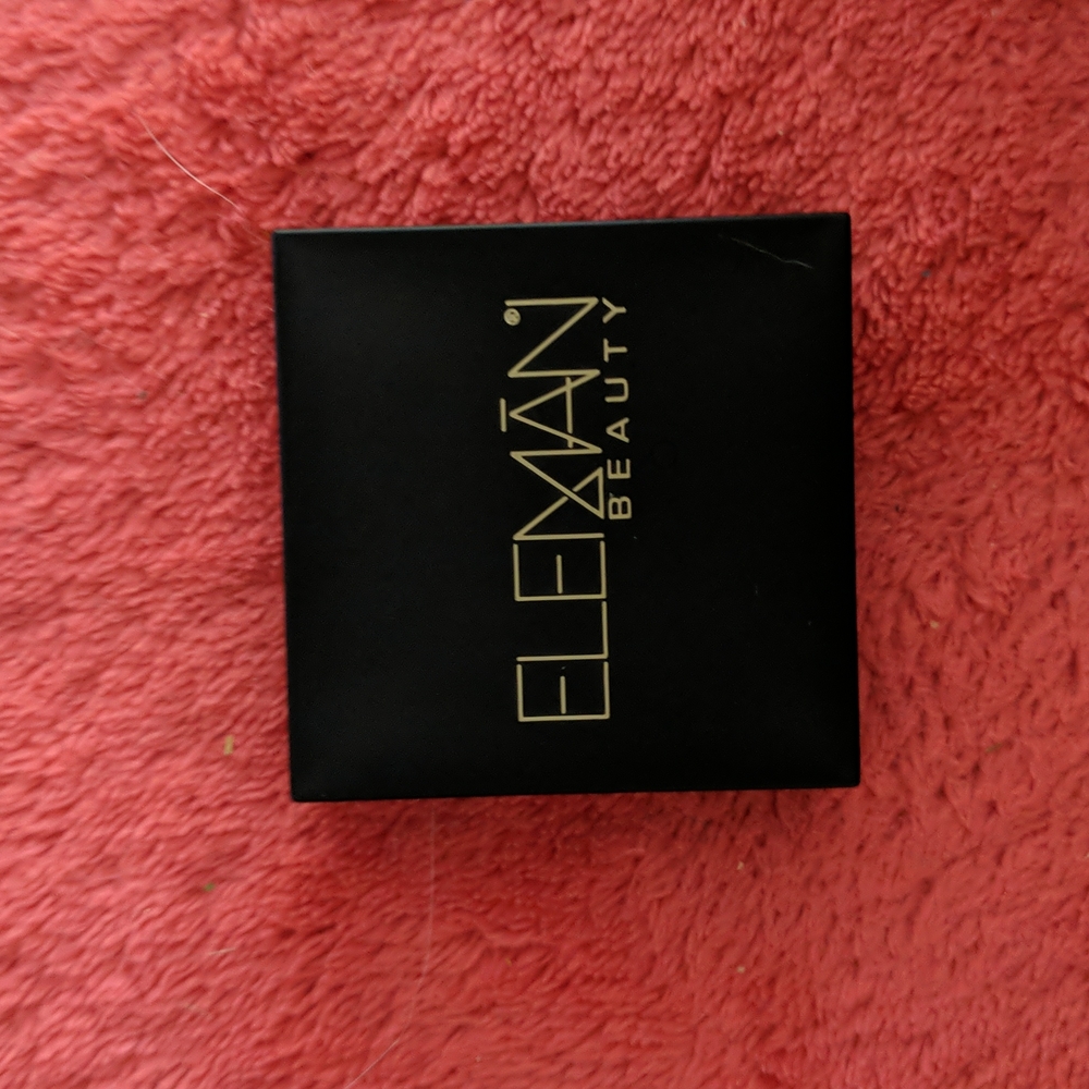 Eleman Beauty Eyeshadow Up in Smoke & Sierra
